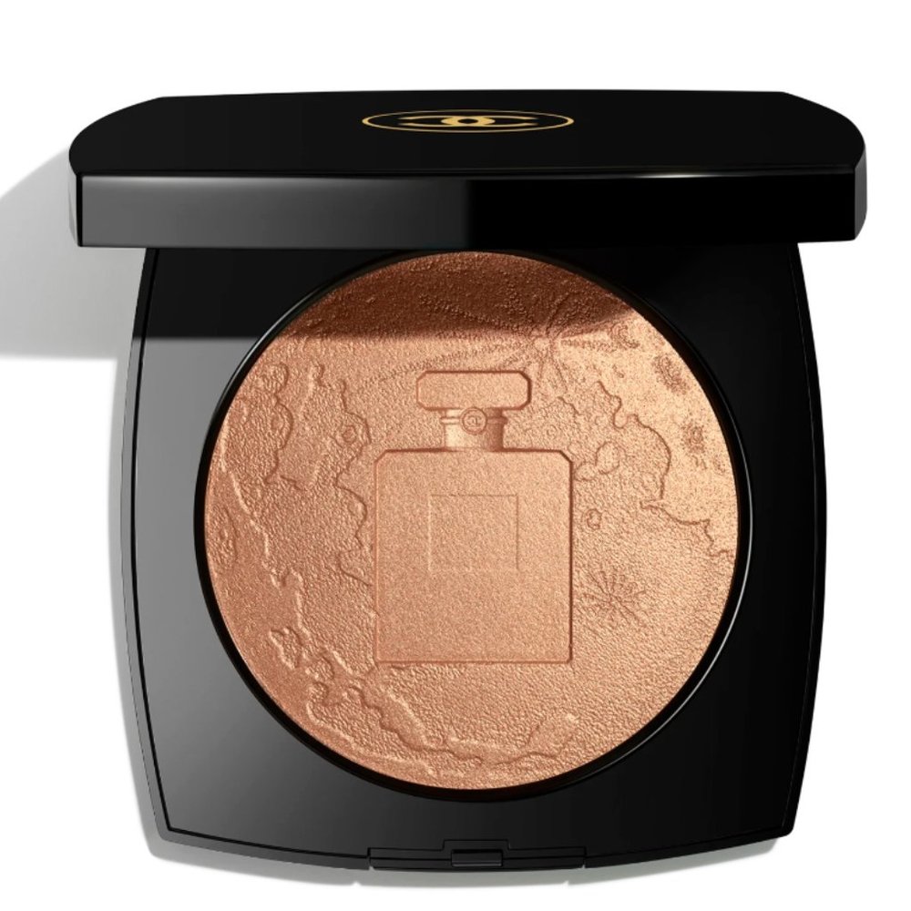 CHANEL: Oversize Illuminating Face Powder